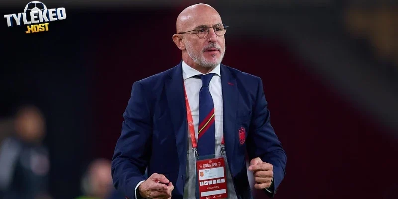Luis de la Fuente lên tiếng bảo vệ Rodri khi hòa Cape Verde