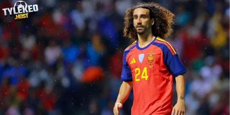 Marc Cucurella thể hiện sự tôn trọng với CR7 dù thắng Bồ Đào Nha