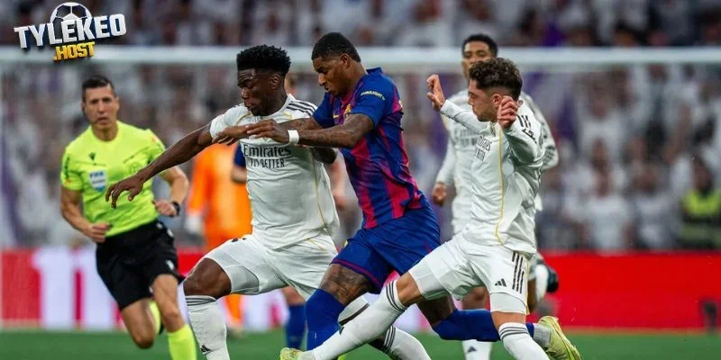 Barcelona trước yêu cầu điều chỉnh lối chơi kiểm soát bóng