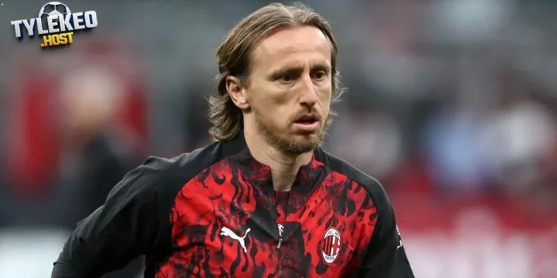 Luka Modric gia hạn hợp đồng một năm với AC Milan